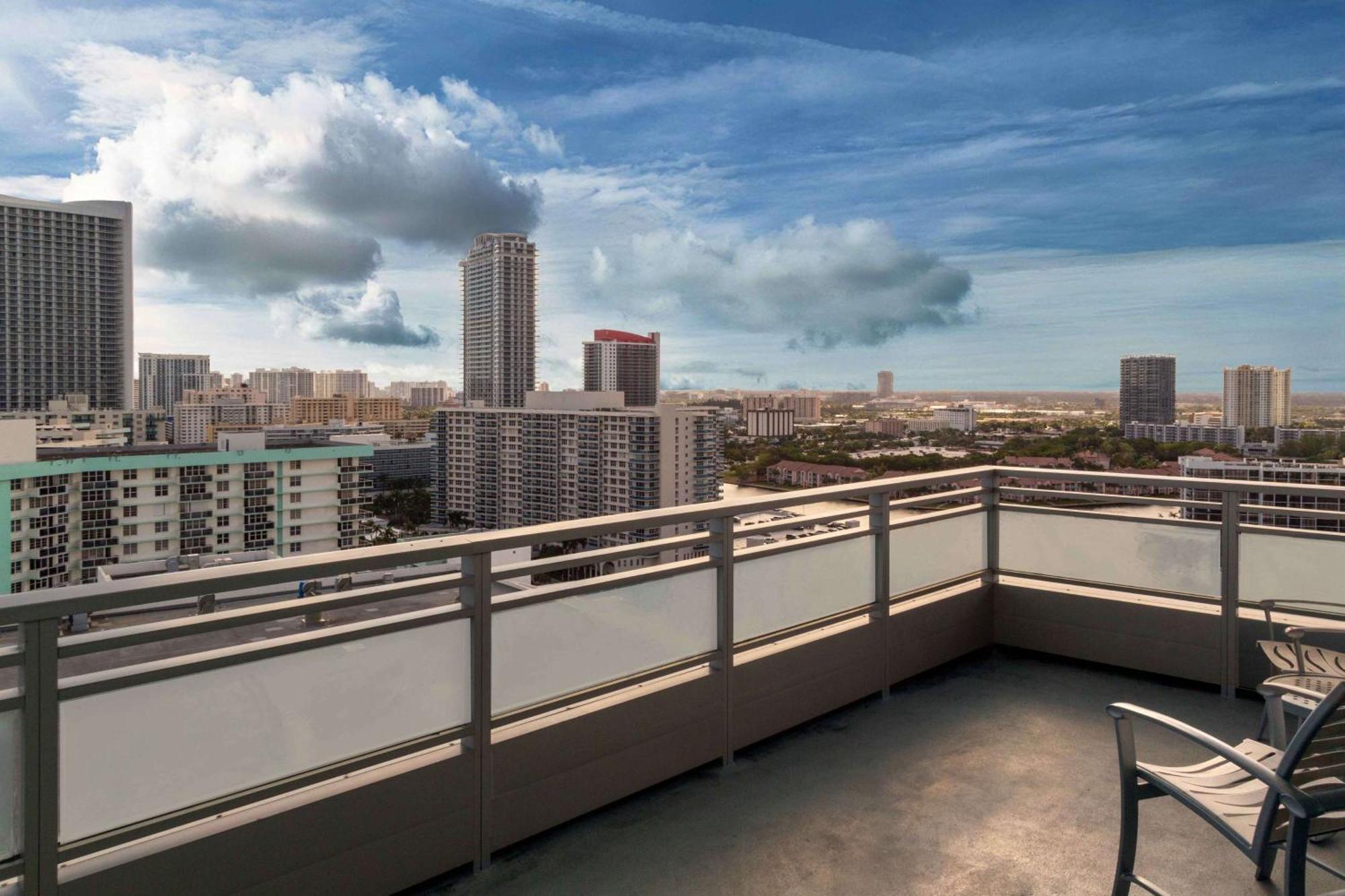 The Diplomat Hollywood, Curio Collection By Hilton Station touristique