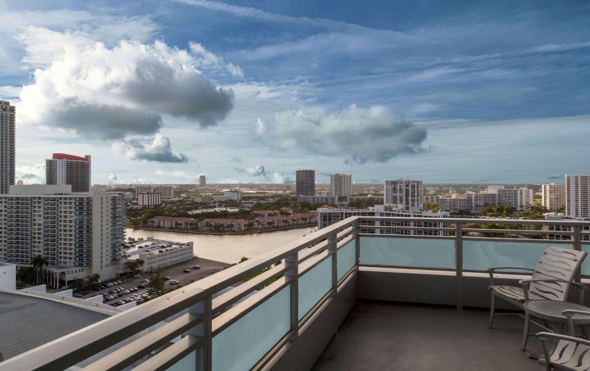 The Diplomat Hollywood, Curio Collection By Hilton Station touristique Hollywood
