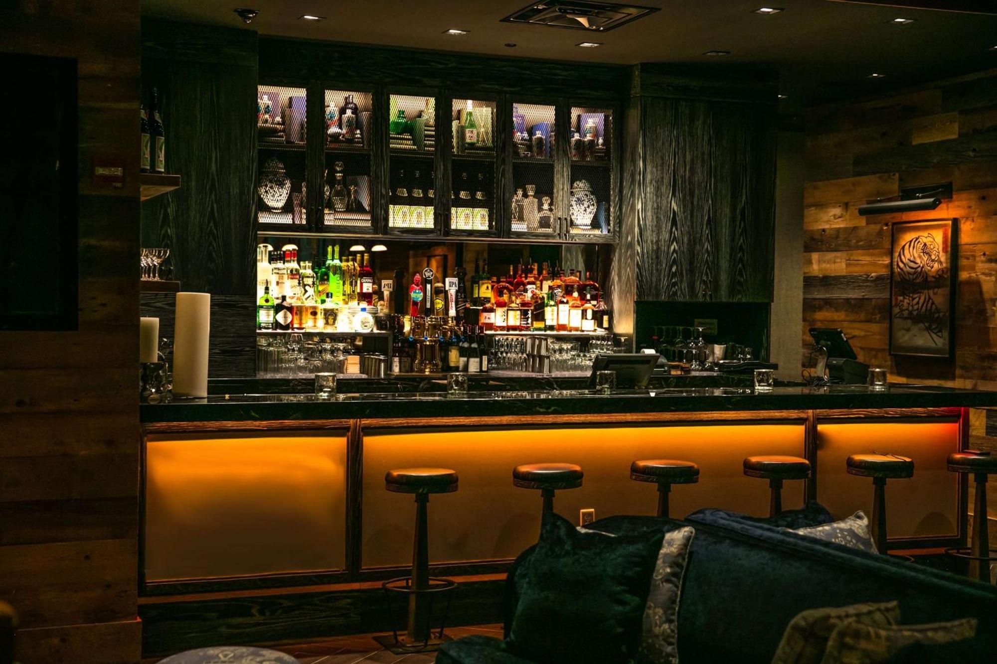 Station touristique The Diplomat Hollywood, Curio Collection By Hilton